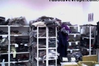 Пакування одягу на складі в Польщі